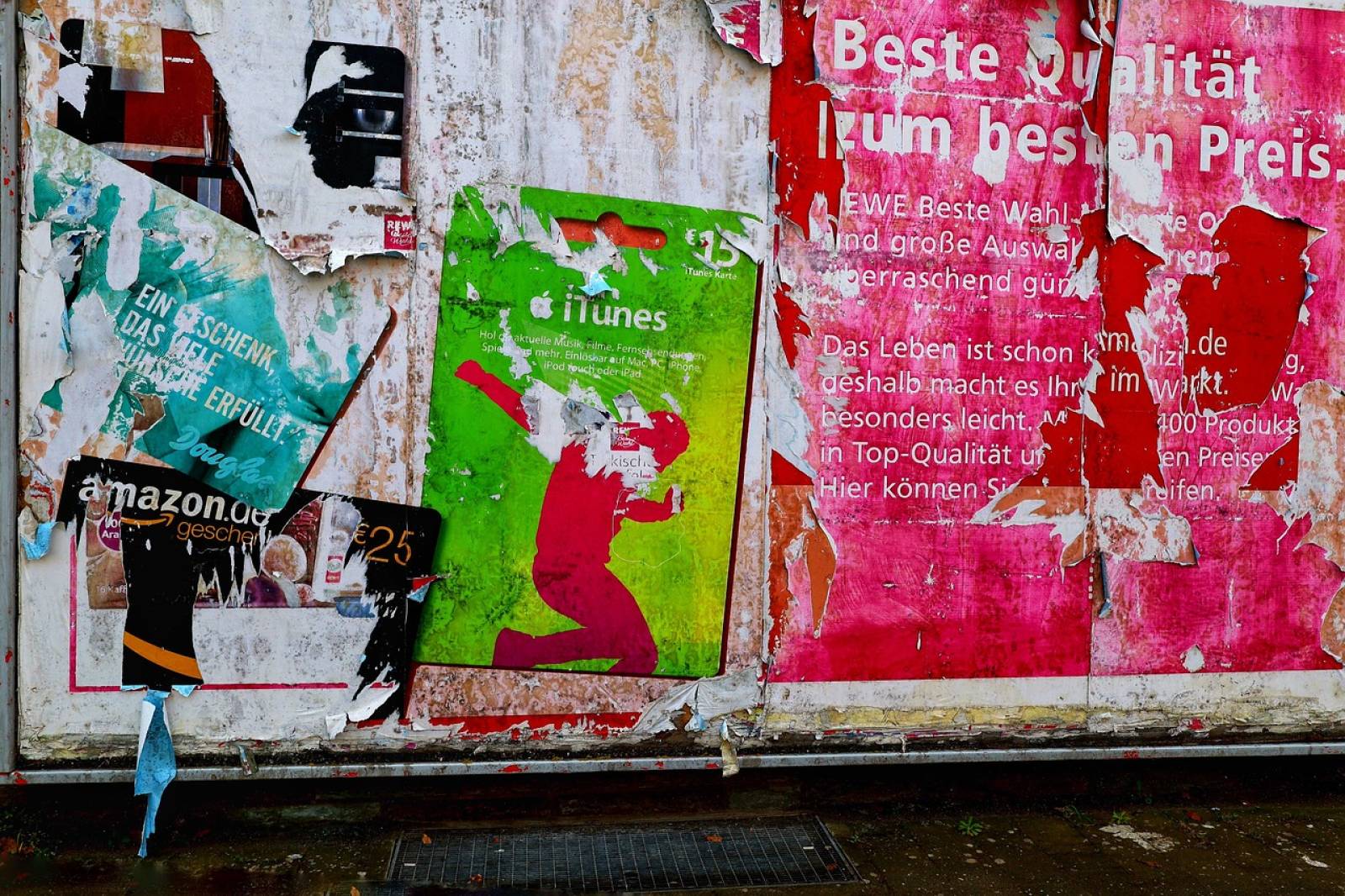 Constat huissier affichage publicitaire illégal La Ciotat : panneau sauvage, enseigne non conforme, pub sur domaine public – Intervention immédiate et preuve irréfutable | GMBG Commissaires de Justice