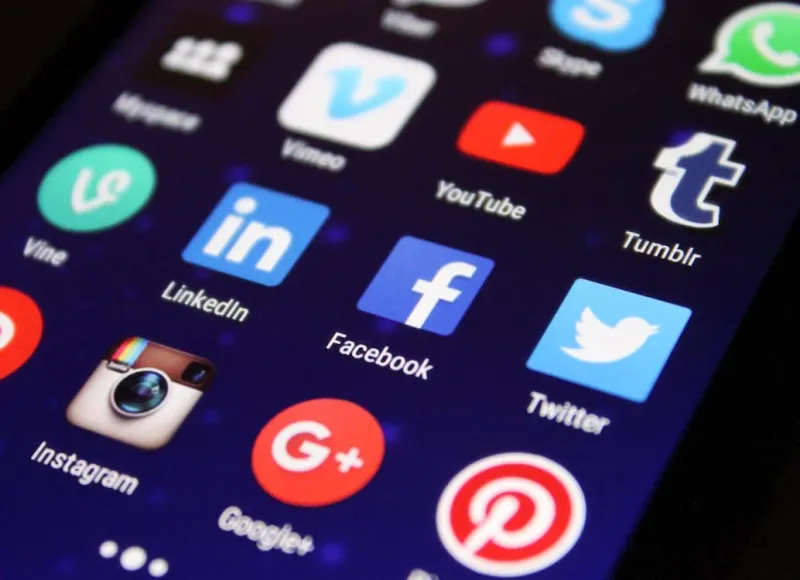 Constat urgent Commissaire de Justice harcèlement et diffamation sur Facebook à Toulon